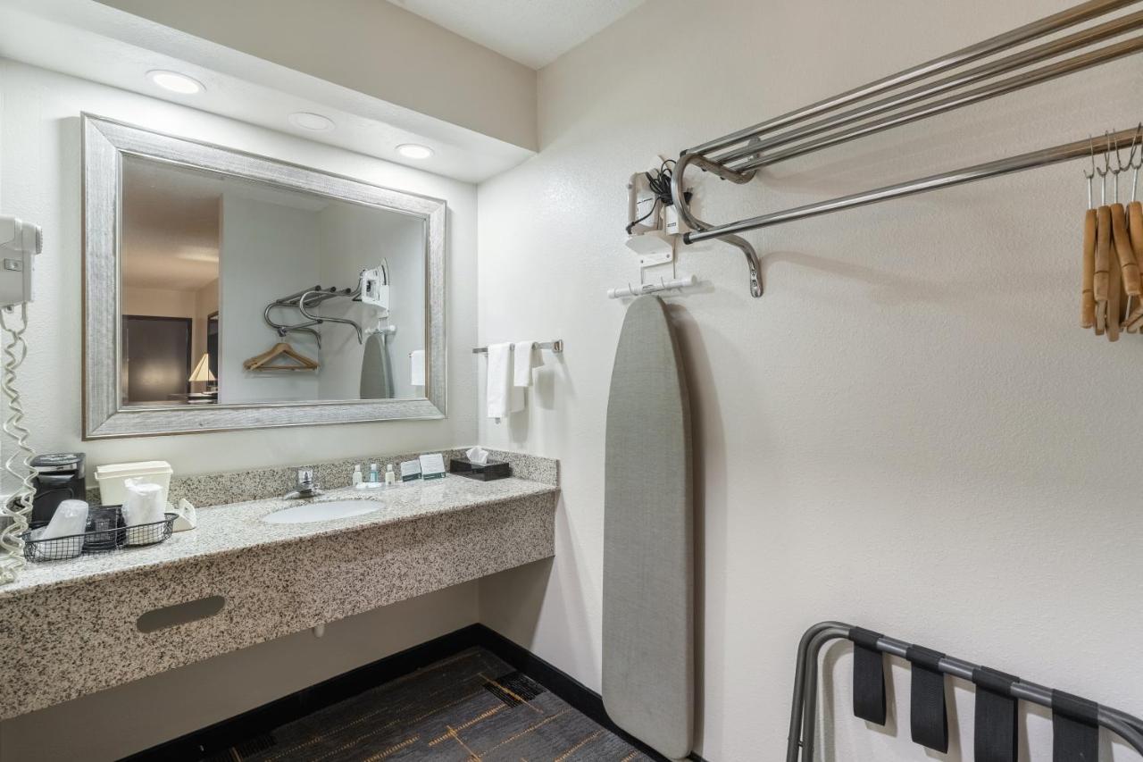 Quality Inn Cleveland Zewnętrze zdjęcie